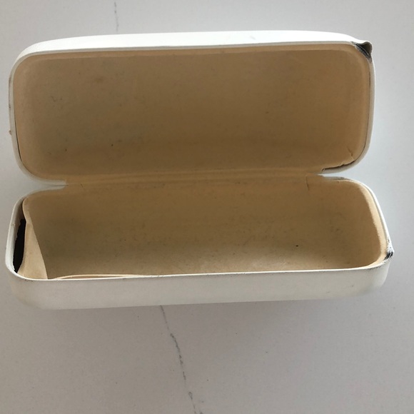 Chloe sunglasses case 🤍 - Picture 2 of 3